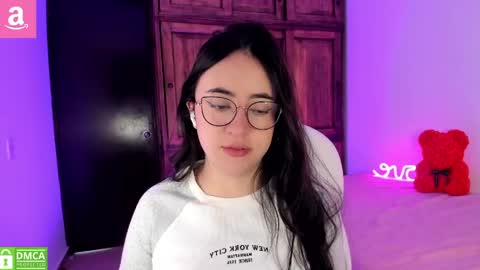 Snapshot of alicee_2 chatting on May 19, 12:44 pm Aliceee .. 97YP9VWGZHrefnav wishlist lists 1 online show from May 19, 12:44 pm