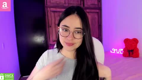 Snapshot of alicee_2 chatting on May 21, 5:42 pm Aliceee .. 97YP9VWGZHrefnav wishlist lists 1 online show from May 21, 5:42 pm
