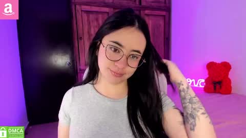 Snapshot of alicee_2 chatting on May 22, 10:10 am Aliceee .. 97YP9VWGZHrefnav wishlist lists 1 online show from May 22, 10:10 am