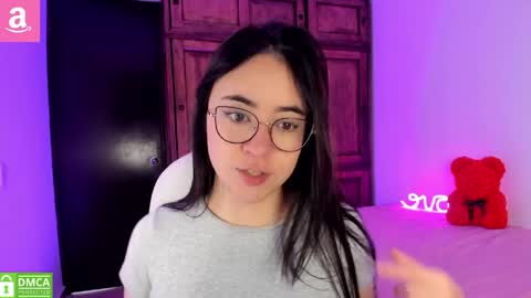 Snapshot of alicee_2 chatting on May 25, 12:44 pm Aliceee .. 97YP9VWGZHrefnav wishlist lists 1 online show from May 25, 12:44 pm