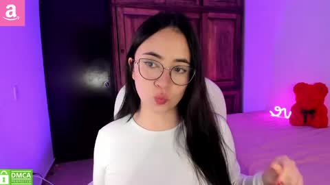 Snapshot of alicee_2 chatting on June 3, 11:21 pm Aliceee .. 97YP9VWGZHrefnav wishlist lists 1 online show from June 3, 11:21 pm