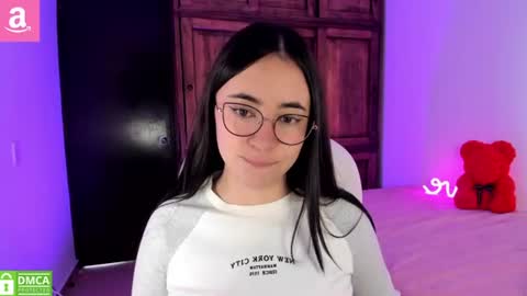 Snapshot of alicee_2 chatting on June 14, 5:04 pm Aliceee .. 97YP9VWGZHrefnav wishlist lists 1 online show from June 14, 5:04 pm