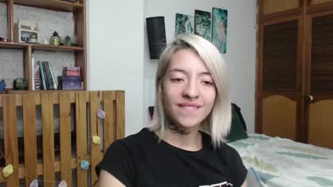 alicee_logan_ online show from April 22, 1:52 am