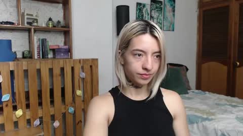 alicee_logan_ online show from April 25, 2:03 am