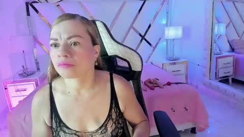 alicee online show from May 17, 4:32 am