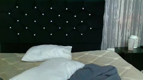 alicee_moonn online show from April 14, 8:04 pm