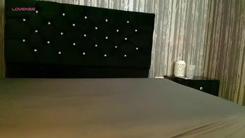 alicee_moonn online show from April 23, 7:05 pm