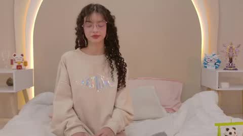 Snapshot of alicee_rodriguez chatting on April 25, 6:05 pm alice online show from April 25, 6:05 pm