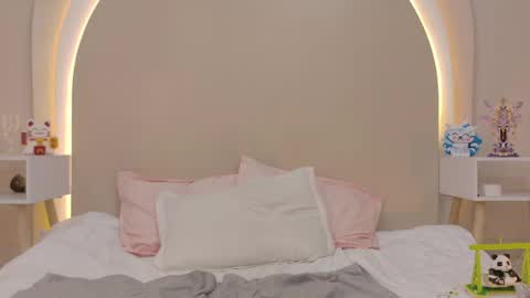 Snapshot of alicee_rodriguez chatting on April 27, 6:06 pm alice online show from April 27, 6:06 pm