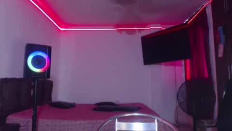 aliceesmiths online show from January 4, 2:25 pm