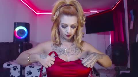 aliceesmiths online show from January 24, 6:46 pm