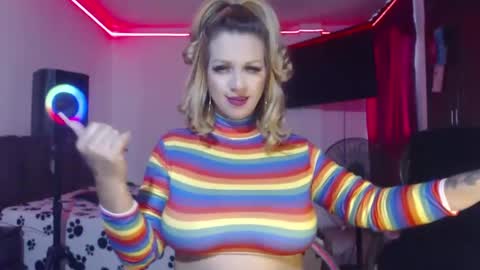 aliceesmiths online show from March 7, 6:33 pm