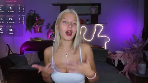 Snapshot of alicefreman chatting on October 27, 5:00 am Alice online show from October 27, 5:00 am