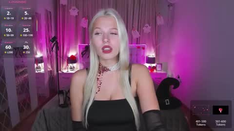 Snapshot of alicefreman chatting on October 31, 11:44 am Alice online show from October 31, 11:44 am