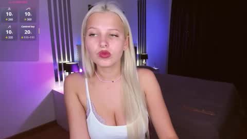 Snapshot of alicefreman chatting on November 2, 10:06 am Alice online show from November 2, 10:06 am