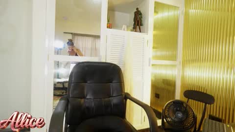 Allice online show from February 4, 7:09 pm