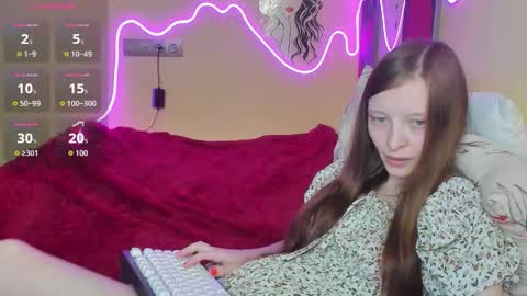 Snapshot of alicehariss chatting on October 7, 1:25 am Alie online show from October 7, 1:25 am
