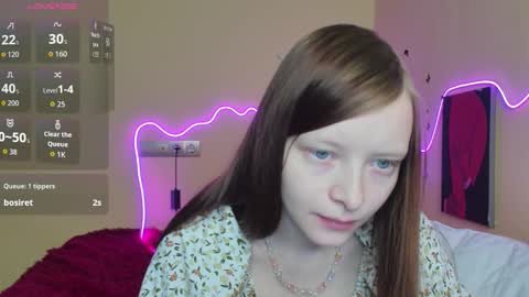 Snapshot of alicehariss chatting on October 8, 1:25 am Alie online show from October 8, 1:25 am
