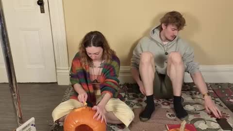 AliceInAceland online show from October 25, 6:35 pm