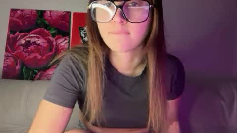 aliceinlustland online show from April 4, 5:54 pm