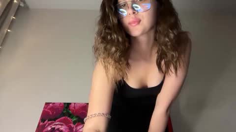 aliceinlustland online show from April 7, 5:46 pm