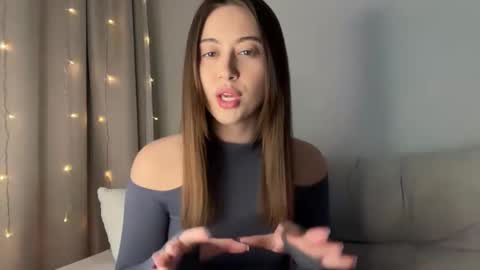 aliceinlustland online show from April 27, 12:36 pm