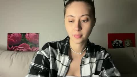 aliceinlustland online show from June 24, 10:20 pm