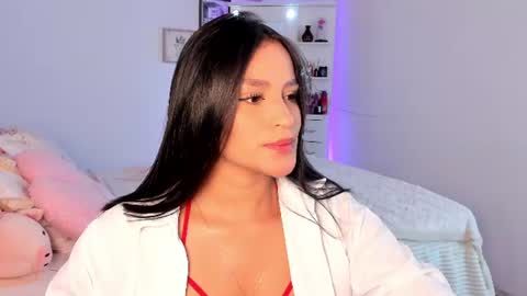 Snapshot of alicekiing_ chatting on June 15, 5:31 am ALICEKIING online show from June 15, 5:31 am