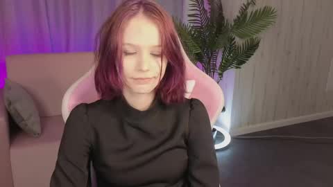 Snapshot of alicekruze chatting on June 2, 12:56 am alicekruze online show from June 2, 12:56 am