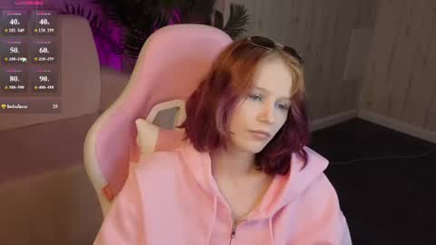 Snapshot of alicekruze chatting on June 11, 2:53 am alicekruze online show from June 11, 2:53 am
