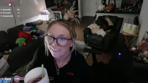 Snapshot of aliceliddell710 chatting on October 25, 8:11 am Alice Liddell online show from October 25, 8:11 am