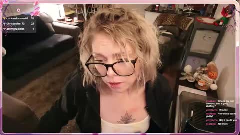 Snapshot of aliceliddell710 chatting on December 14, 4:51 am Alice Liddell online show from December 14, 4:51 am