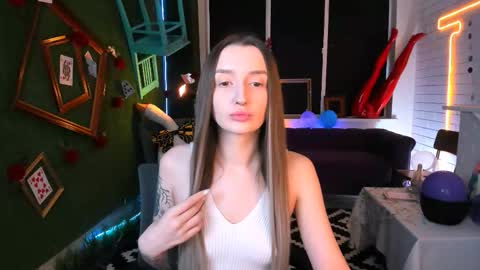 Snapshot of alicelidse chatting on October 6, 12:46 pm Alice online show from October 6, 12:46 pm