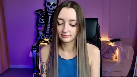 Snapshot of alicelidse chatting on October 20, 1:11 pm Alice online show from October 20, 1:11 pm