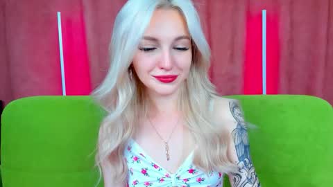 Snapshot of alicemonro chatting on September 21, 8:27 am alicemonro online show from September 21, 8:27 am