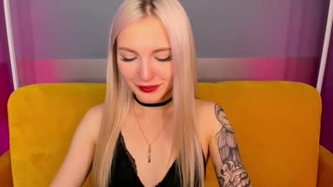 Snapshot of alicemonro chatting on October 6, 9:29 am alicemonro online show from October 6, 9:29 am