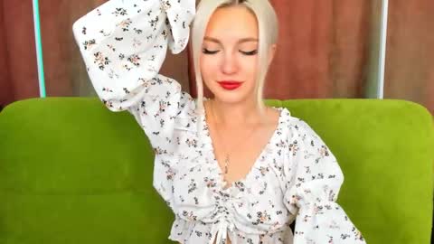 Snapshot of alicemonro chatting on October 8, 8:23 am alicemonro online show from October 8, 8:23 am