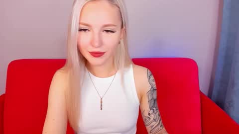 Snapshot of alicemonro chatting on October 11, 8:35 am alicemonro online show from October 11, 8:35 am