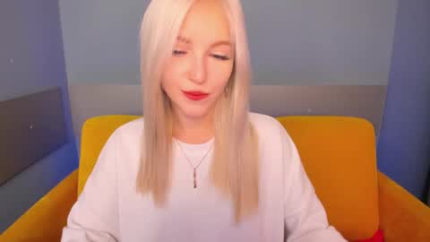 Snapshot of alicemonro chatting on October 25, 3:03 am alicemonro online show from October 25, 3:03 am