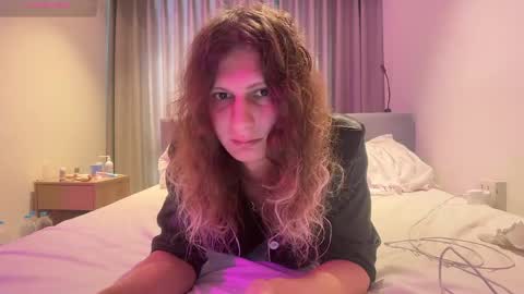 Snapshot of alicepinkhead chatting on April 28, 7:24 am AlicePinkhead online show from April 28, 7:24 am