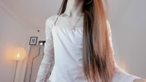 Snapshot of alicerosee___ chatting on August 5, 5:38 pm alicerosee___ online show from August 5, 5:38 pm