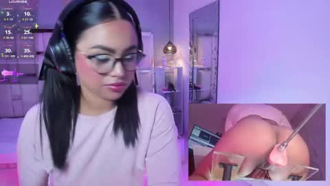 Snapshot of aliceroys chatting on May 18, 8:58 pm Alice online show from May 18, 8:58 pm