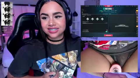 Snapshot of aliceroys chatting on May 31, 6:09 pm Alice online show from May 31, 6:09 pm
