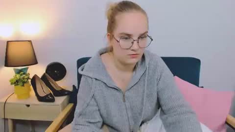 alicesensitive online show from November 17, 3:18 pm