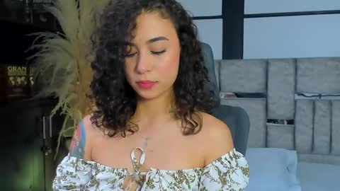 Alicestevens online show from April 18, 4:00 pm