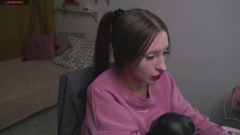 alicewallflower online show from April 26, 9:01 pm