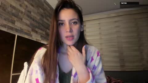 Snapshot of alicewillow chatting on December 3, 2:58 am Alice online show from December 3, 2:58 am