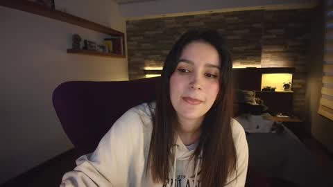 Snapshot of alicewillow chatting on October 20, 10:43 pm Alice online show from October 20, 10:43 pm