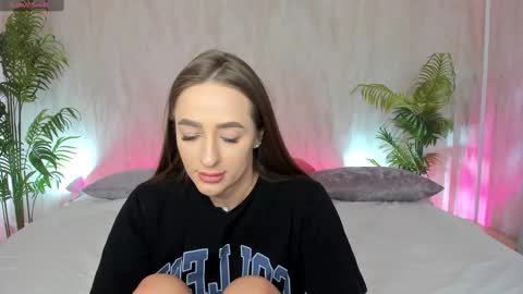 Mia online show from February 20, 2:07 am