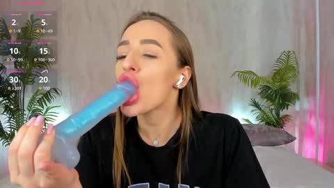 Mia online show from February 21, 5:13 am